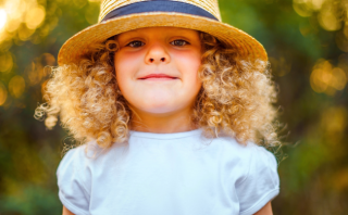 Sun-Savvy and Stylish_The Perfect Straw Hats for Your Child