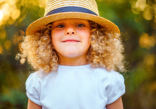 Sun-Savvy and Stylish_The Perfect Straw Hats for Your Child